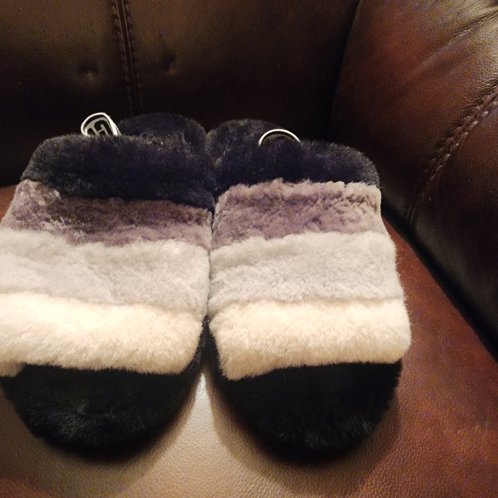 UGGS slippers